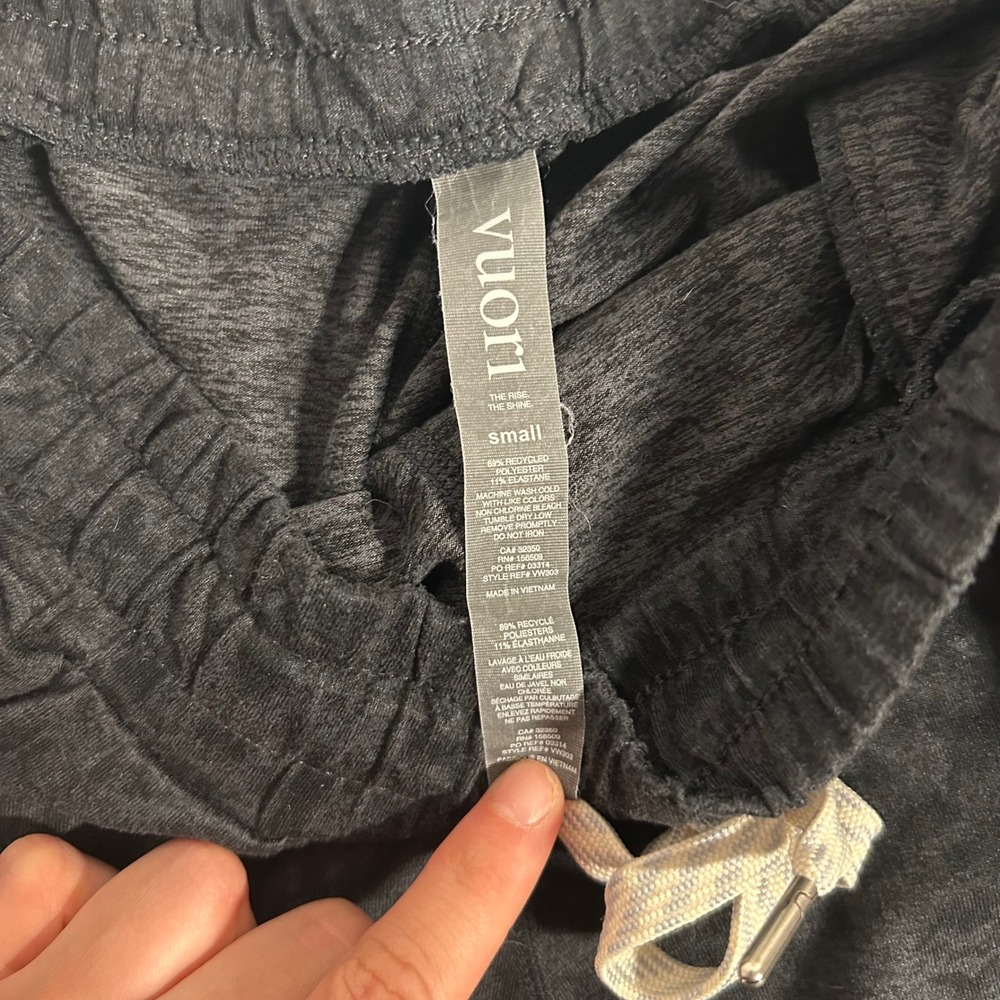 Vuori Women's Performance Dream knit jogger charcoal shibori gray print Small - Picture 3 of 8